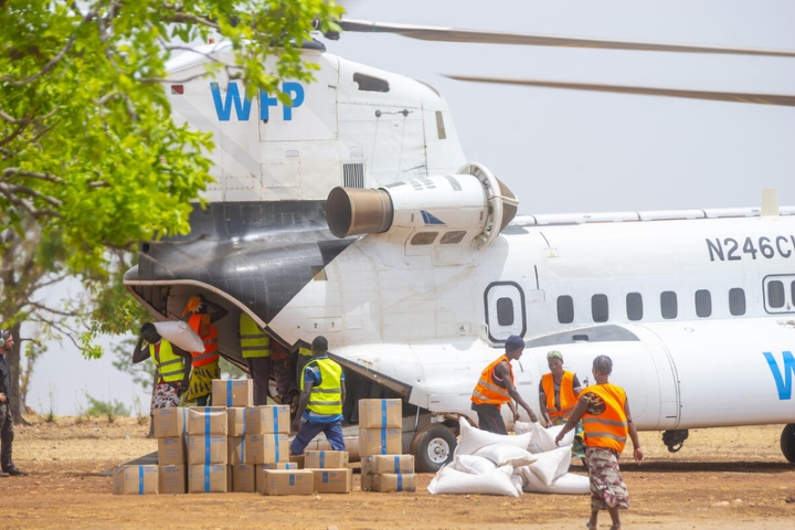 Burkina Faso. Food delivery and distribution to Pama population