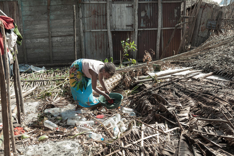 사이클론 '바치라이'에 집이 파괴된 마다가스카르 여성. Photo: WFP/Photogallery