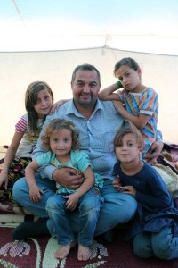 [이라크 난민 캠프] 모든 것을 뒤로하고 떠나야 했던 한 아버지의 이야기