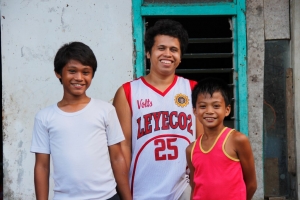 태풍 생존자 : 매니 카베로, 학생