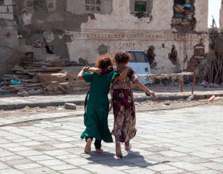 예멘 곳곳은 계속된 공습으로 폐허가 됐습니다. WFP/Annabel Symington