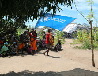 모잠비크의 한 마을에서 고향을 잃은 사람들. Photo: WFP/Yuri Andrade