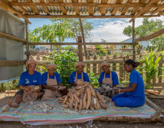 WFP는 소규모 농가와 지역 시장을 연결해 소득을 높이고 경제를 활성화도록 돕습니다. Photo: WFP/Giulio d'Adamo