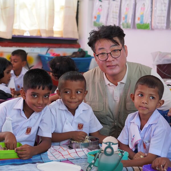 스리랑카 모나라갈라 지역의 학교와 농가, 양계장을 방문한 KFIF와 WFP ⓒWFP/Carol Taylor, Yanghae Won(1)