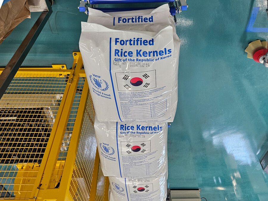 젤텍에서 생산한 영양강화 쌀이 태극기가 표기된 WFP 포장재에 담긴 모습 (ⓒ젤텍)