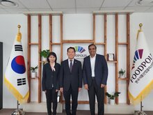 식품진흥원을 찾은 야니니 상요카 WFP 영양전문관(좌), 아르빈드 베티게리 WFP 식품기술관(우)