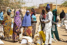 WFP/Cheick Omar Bandaogo, Internally displaced people at a joint UN distribution site  in the Sahel region of Burkina Faso.