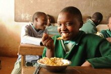 케냐 여학생의 높은 학업성취를 이끈 학교급식