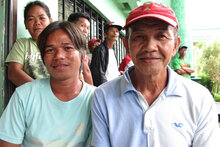 태풍 생존자 : 살바도르 퓨마, 마을 촌장